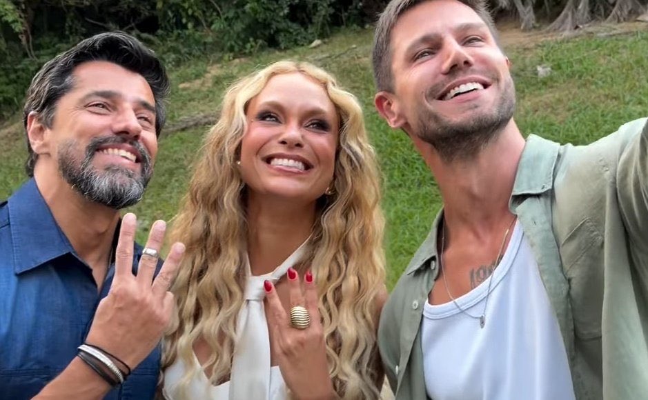 xereutrindy's tweet photo. 1ª temporada                      2ª temporada https://t.co/lFVgjQ8Bpb