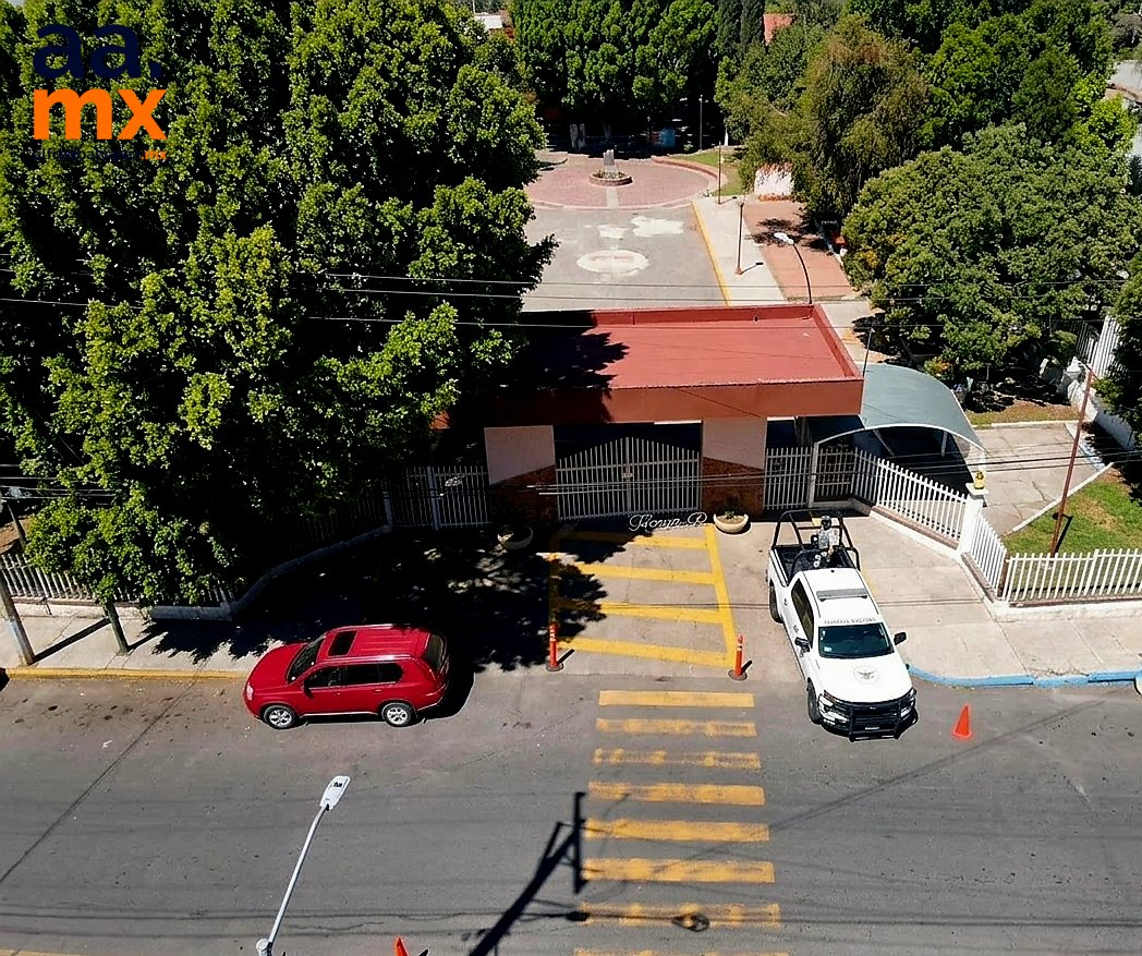 alfredoalvarez1's tweet photo. Ahora Tecate se suma a Tijuana, Ensenada, Rosarito y Mexicali. Escuelas han suspendido clases por amenazas de tiroteos. 

Deben actualizarse protocolos de actuación pero también aplicarse sanciones previstas por la ley. Los autores creen que es imposible detectarlos. 

#Tiroteos #Clases #BajaCalifornia