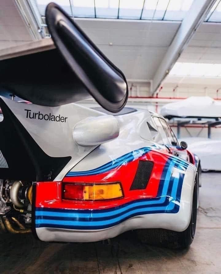 Retromania4ever's tweet image. 🇩🇪 1974 #Porsche 911 #Carrera RSR Turbo 
2.1-liter turbocharged flat-six engine, producing  500 hp, capable of reaching speeds around 300 km/h.