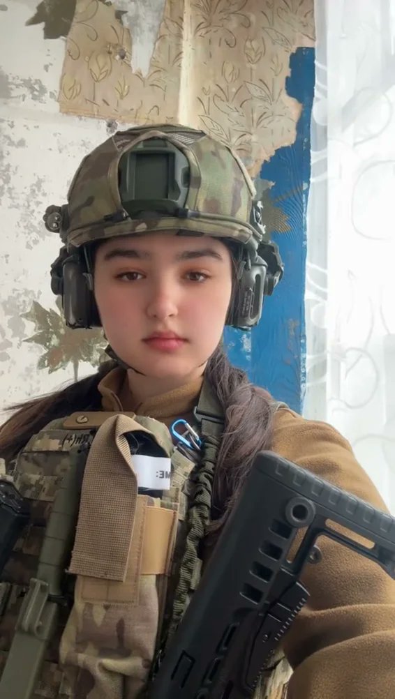 Mylovanov's tweet photo. "Give me a pitchfork, give me a rake, I want to destroy the occupiers!" — Katya Lukomska shouted on February 24, 2022, hiding in a pine forest from Russian helicopters. 

She was 19. She had signed her contract one month before the full-scale invasion, writes Hromadske. 1/ https://t.co/CZGotK0grt