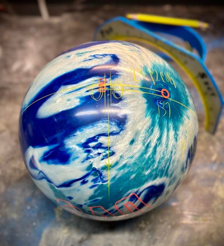 dv8bowling's tweet photo. What's your benchmark no-thumb layout?
#DV8Bowling #DoubleTrouble #DualisticCore #HK22 https://t.co/cuSd60fK4B