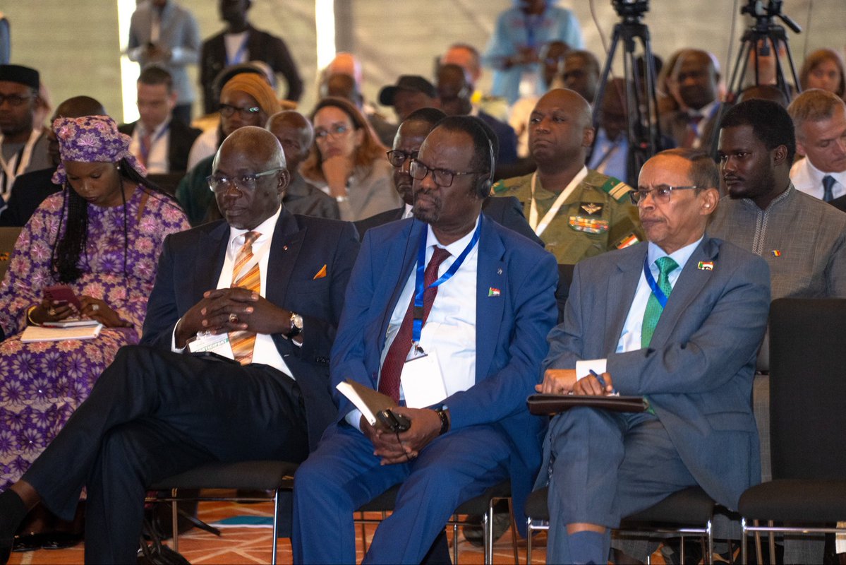 ForumDakarInter's tweet image. Jour 2 | Atelier 3: Transitions politiques, souveraineté institutionnelle et légitimité des États

#FIDD2026
#Peace
#Security
#Africa
#ForumdeDakar2026