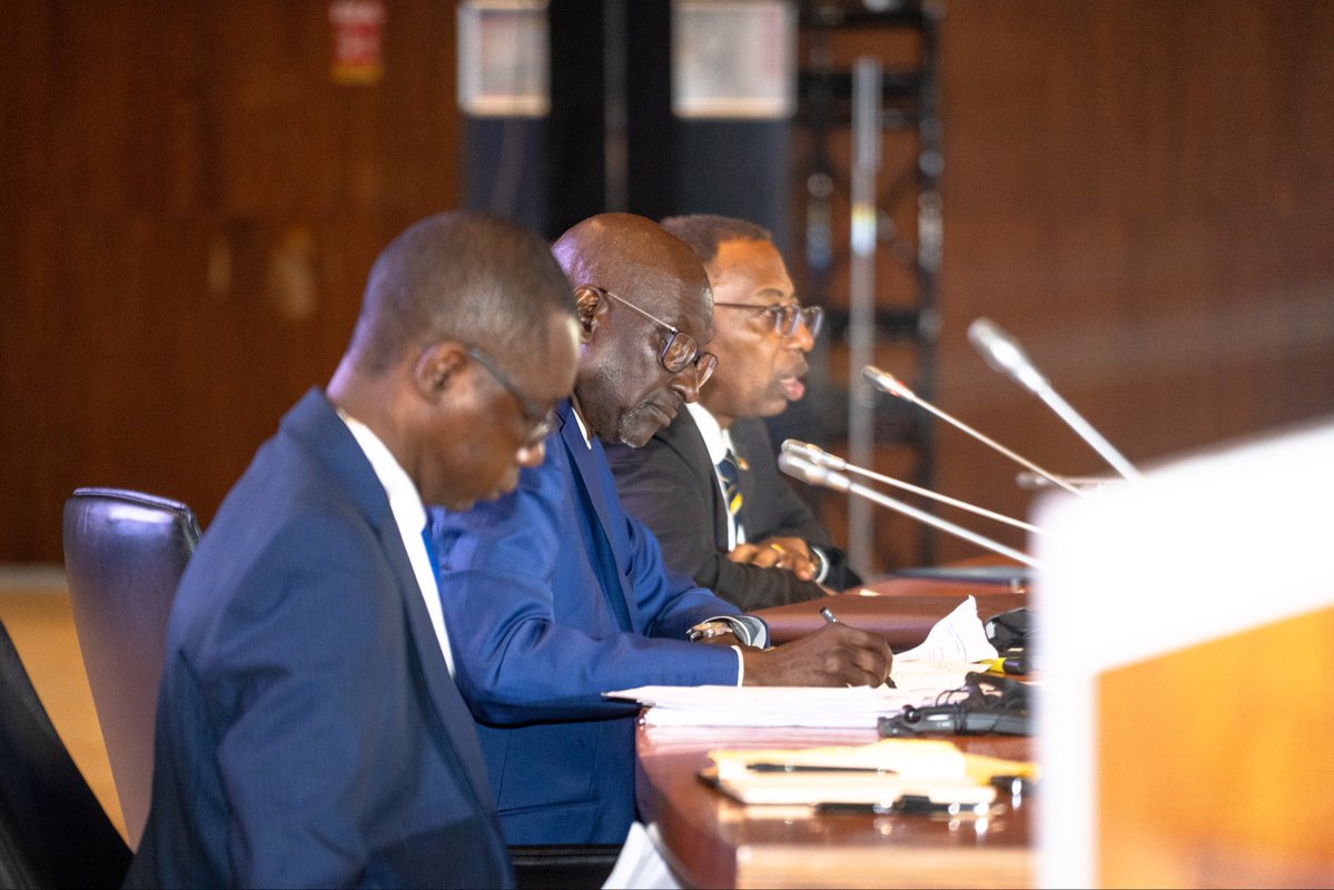 ForumDakarInter's tweet image. Jour 2 | Atelier 3: Transitions politiques, souveraineté institutionnelle et légitimité des États

#FIDD2026
#Peace
#Security
#Africa
#ForumdeDakar2026