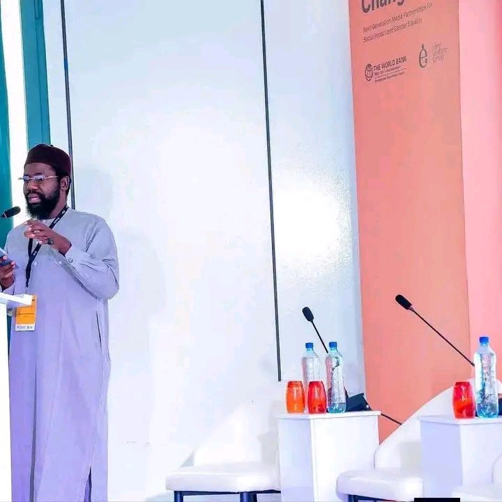 MainaMajin's tweet photo. Hotunan: Yadda Falalu A. Dorayi, Daraktan a masana'antar shirya fina-finan Hausa ta Kannywood ke gabar da jawabi akan shirin Gidan Badamasi, A kasuwar bajekolin fina-finai ta duniya. https://t.co/0TvxCeleKg