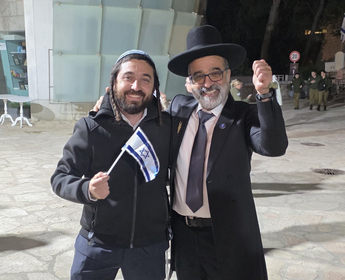 צבי סוכות tweet media