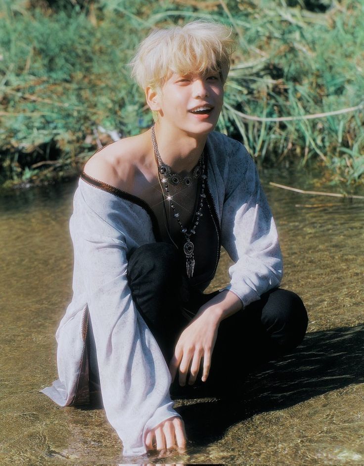 Cant believe u guys saw him in this era in real time and think that he tops like baby thats mr twink dicksucker