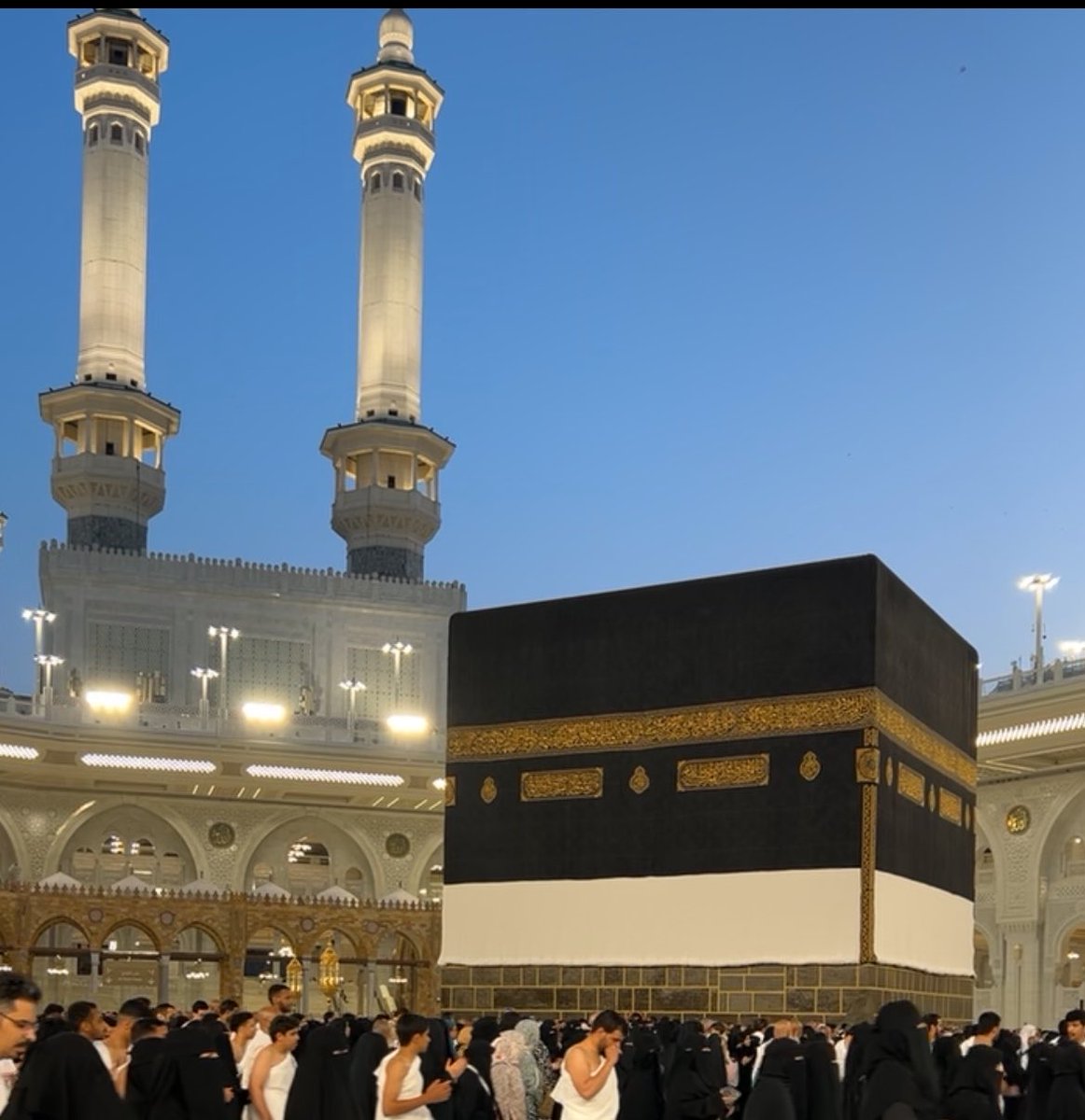 om7amood_1982's tweet photo. ٩٠٪ من دعائي للغالية حبيبتي #الكويت و #الخليج_العربي
🇰🇼🇸🇦🇧🇭🇶🇦🇴🇲

اللهم استودعتك  الكويت أمنها وأرضها وأهلها ومصالحها وحدودها وكل الأخيار عليها من كل شرّ  ، اللهم من أراد بالكويت كيداً أو تدميراً فأجعل اللهم تدميره في كيده وتدبيره .... https://t.co/19YRo12gas