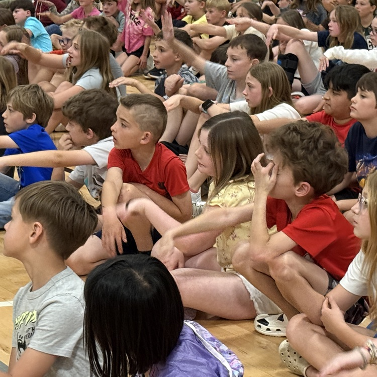 FallingWaters06's tweet photo. Today students got to listen to author Jerry Pallotta. They learned lots of interesting facts about animals and got to see a bit of the writing process. https://t.co/idgTkd0F4c
