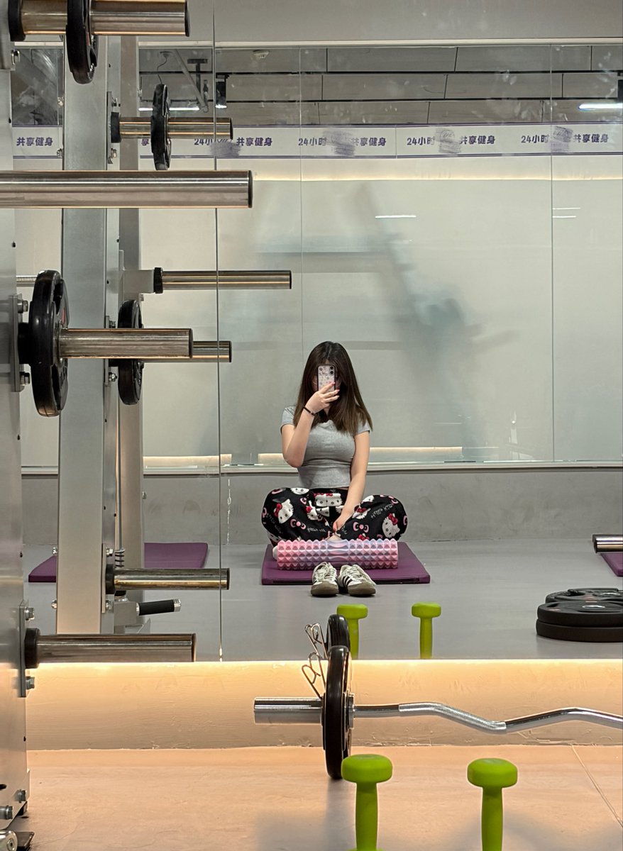 有点困困 tweet media