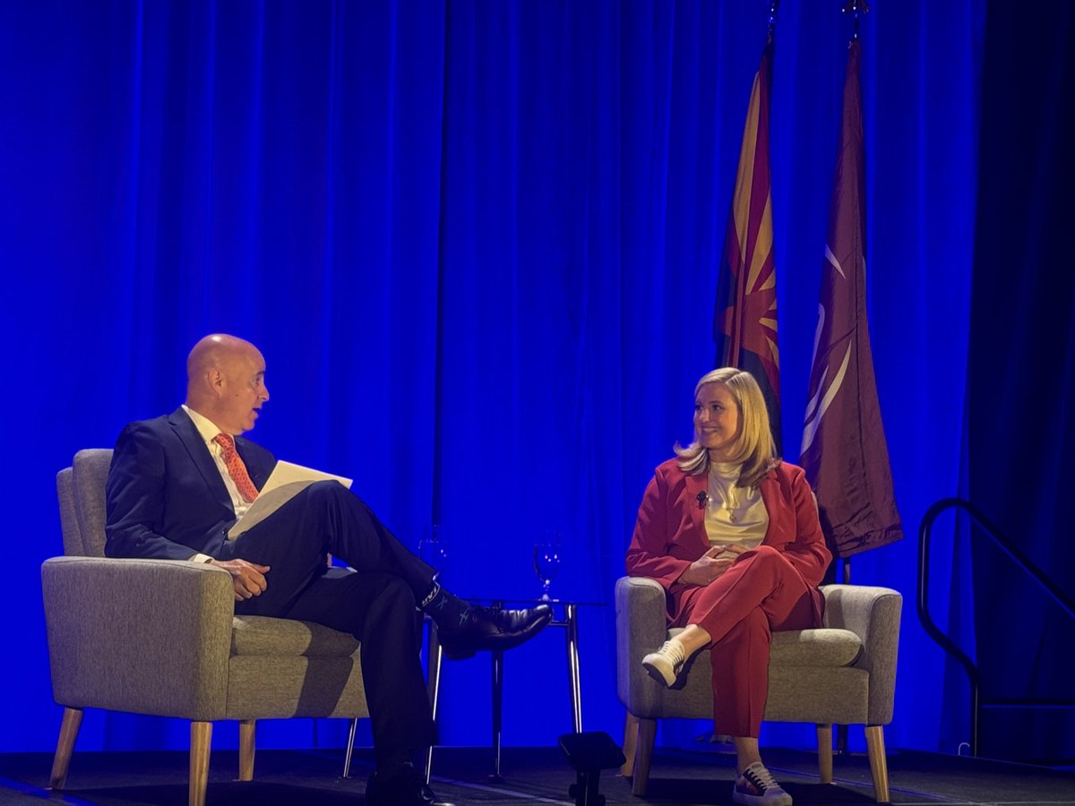 dbseiden's tweet photo. Packed house listening to @CityofPhoenixAZ @MayorGallego #stateofthecity address and fireside with the always enjoyable @phxchamber President and CEO @TSandersGPC - Main take away- the only thing hotter than an Arizona summer- is the Phoenix economy. https://t.co/gi1UnHHwUg