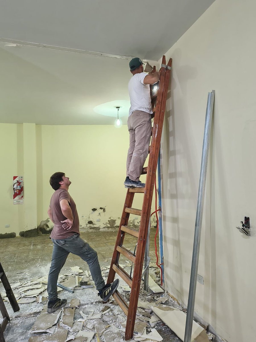 sasia_sergio's tweet photo. Durante la jornada acompañamos el inicio de estos trabajos, que permitirán renovar y mejorar un espacio clave para el funcionamiento diario de la seccional y para brindar mejores servicios a las y los afiliados. https://t.co/NDB5TAlGXT
