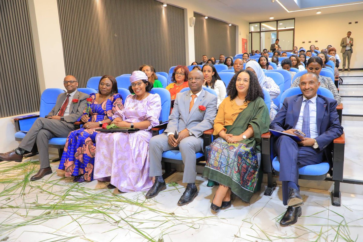 UNIDO_Ethiopia's tweet photo. 4/6 👩🏽‍🌾 Women in action
Women entrepreneurs shared powerful stories from coffee, honey, leather, and automotive services.
Key message:
👉 Women’s participation in industry is not charity — it is smart economics.
They are innovating, scaling, and leading transformation. https://t.co/dnigjgQDuy