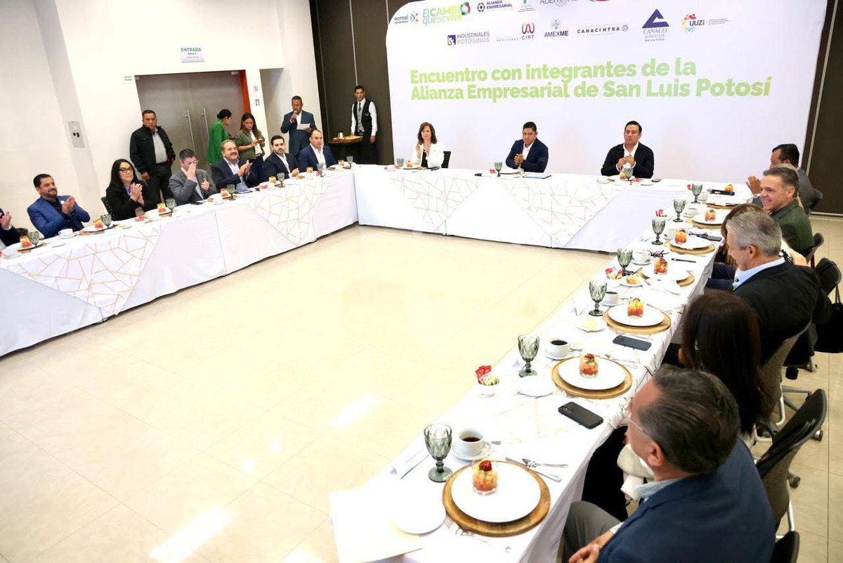 Canacosanluisof's tweet photo. La fuerza empresarial de SLP se construye en unidad. Nuestro presidente, Mauricio Mahbub, participó con la Alianza Empresarial encabezada por Ricardo Gallardo para impulsar desarrollo económico. #CANACOSLP https://t.co/nuSFUe4dfL