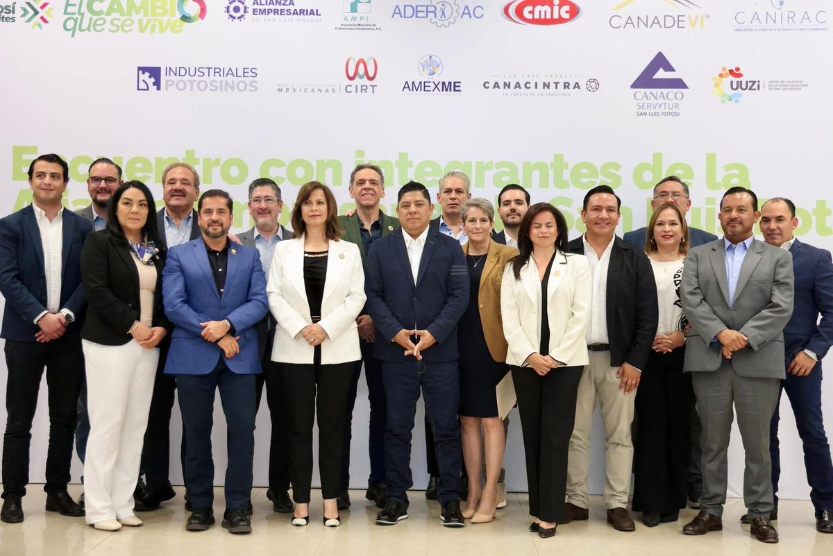 Canacosanluisof's tweet photo. La fuerza empresarial de SLP se construye en unidad. Nuestro presidente, Mauricio Mahbub, participó con la Alianza Empresarial encabezada por Ricardo Gallardo para impulsar desarrollo económico. #CANACOSLP https://t.co/nuSFUe4dfL