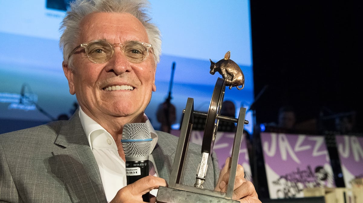 Henry Hübchen im Interview vor dem Filmkunstfest-Warm-up: Erinnerungen an Schwerin, klare Worte zur Politik, Sehnsucht nach Frieden und neue Rollen zwischen Krimi und Netflix. nordkurier.de/regional/schwe…