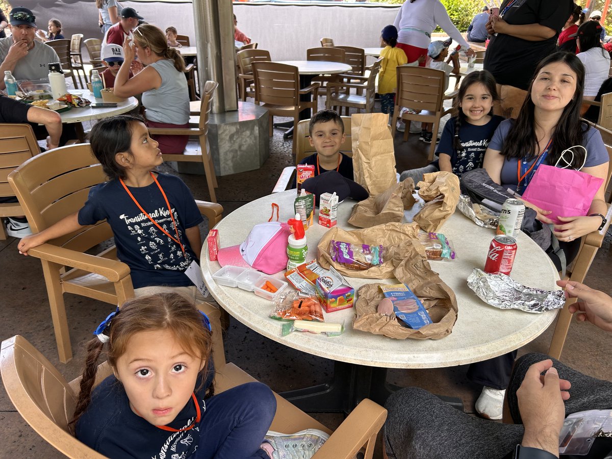 melrules61's tweet photo. Break time after walking over a mile! https://t.co/u4OD4jFHa0