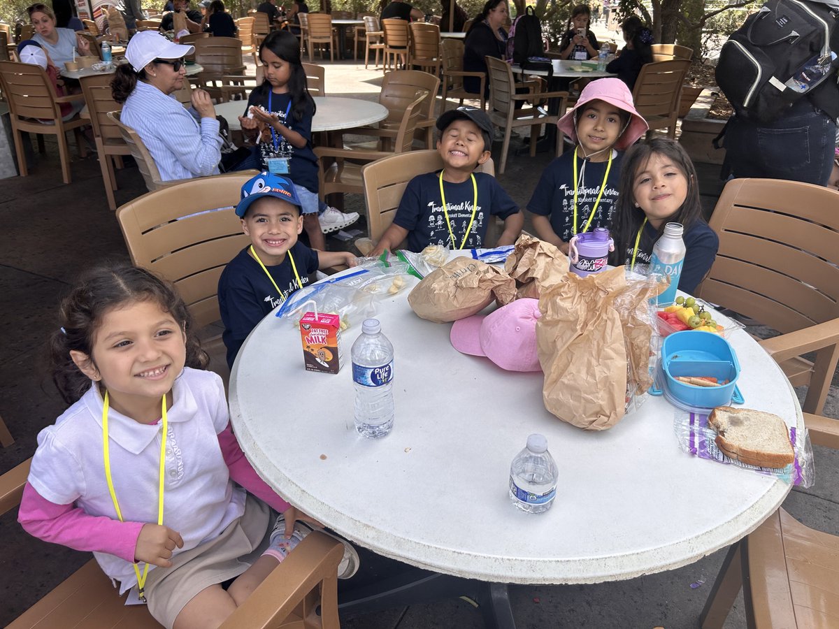 melrules61's tweet photo. Break time after walking over a mile! https://t.co/u4OD4jFHa0