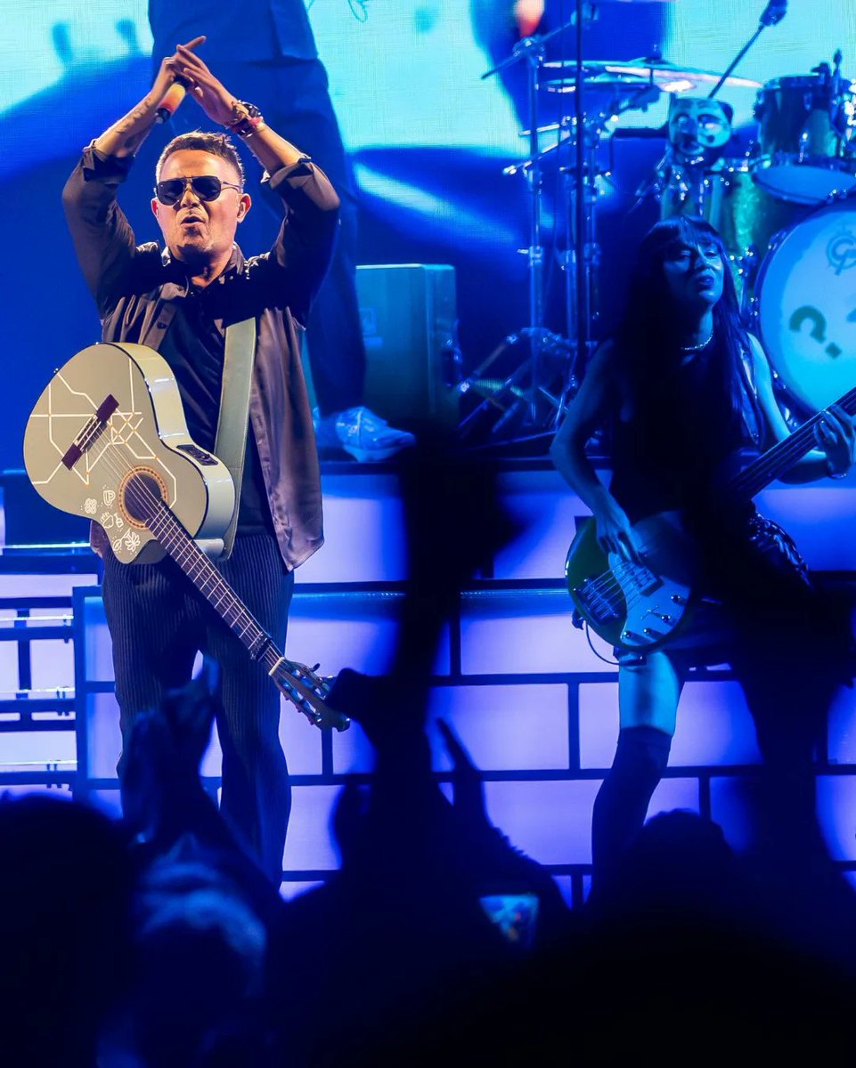 #Repost prucenter 

¿Y Ahora Qué? ✨ <a href="/AlejandroSanz/">Alejandro Sanz</a> 

Hermosas fotos .

Saludos enormes desde Buenos Aires 

#fams #alejandrosanz #yahoraquémás #yahoraqué