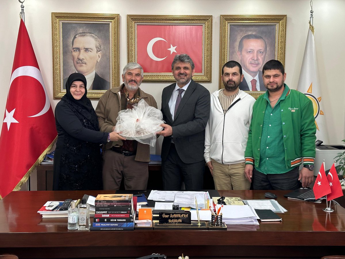 Salı Bizim İçin Halk Günü 🤝 

Bugün de kıymetli hemşehrilerimizle bir araya geldik. 

Taleplerini yerinde dinledik, notlarımızı aldık, çözüm için gerekli adımları atıyoruz. 

Pendik’te her sesin bir karşılığı var, her talep bizim için bir görevdir. 

Güçlü Pendik için gönül