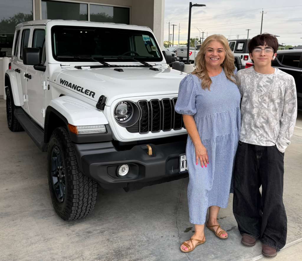 payne_edinburg's tweet image. Congratulations to Maria Cerda on her 2026 Jeep Wrangler 85th Anniversary Edition! 🎉🚙

Big shoutout to Adrian for helping make it happen!

Browse our inventory here 👉payneedinburgcdjr.com/inventory/new-…

#payneedinburgcdjr #PayneAutoGroup #Congratulations #customerdelivery #newcar
