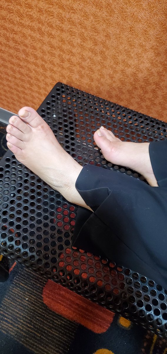 Tori Valentine 👣 tweet media