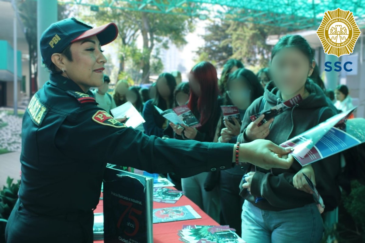 PBI_SSC's tweet image. En @cuajimalpa_gob, la #PBI de la @SSC_CDMX participó en la #FeriaDeSeguridad realizada en el Colegio de Bachilleres Plantel 8 #Cuajimalpa. 

A través del #StandInformativo, el personal brindó información de las labores y los servicios que ofrece la corporación; además, realizó