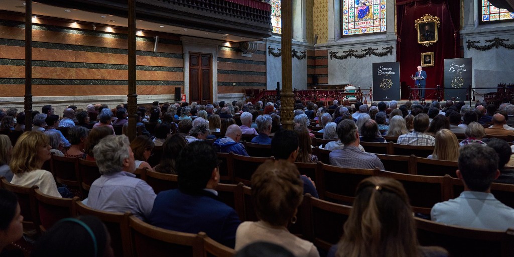 RAEinforma's tweet photo. La RAE ha inaugurado hoy su Semana Cervantina con una sesión bajo el título «Matrimonio y las relaciones de pareja en las obras de Cervantes».

Han intervenido en ella el director de la Academia, Santiago Muñoz Machado; el profesor Alfredo Alvar, y la académica Soledad Puértolas. https://t.co/UqD1ZraOIC
