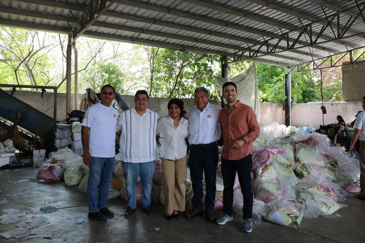 IEPACYucatan's tweet photo. El IEPAC Yucatán concluyó el Proceso Electoral Extraordinario 2025 con la destrucción responsable de 22 toneladas de documentación electoral, que serán transformadas en materia prima reutilizable. https://t.co/5xfCbPUGMW