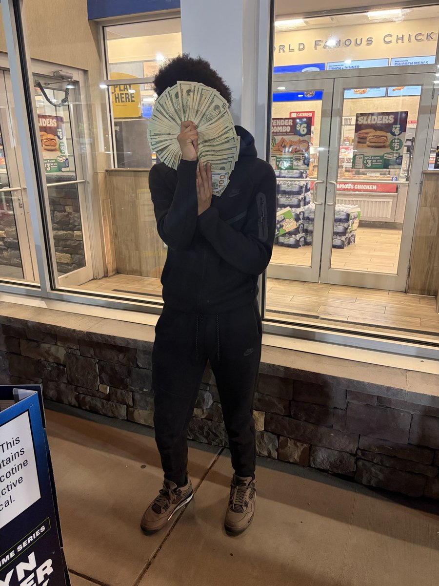 chubbs223s's tweet photo. Free my niggas 🤞🏽💯 https://t.co/S5tow1PiaK