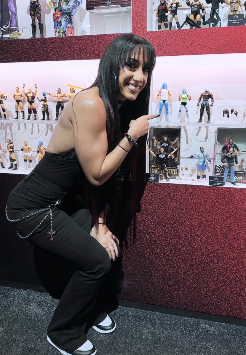 WrestlingWCC's tweet image. Jacy Jayne posing with her upcoming action figure 💯