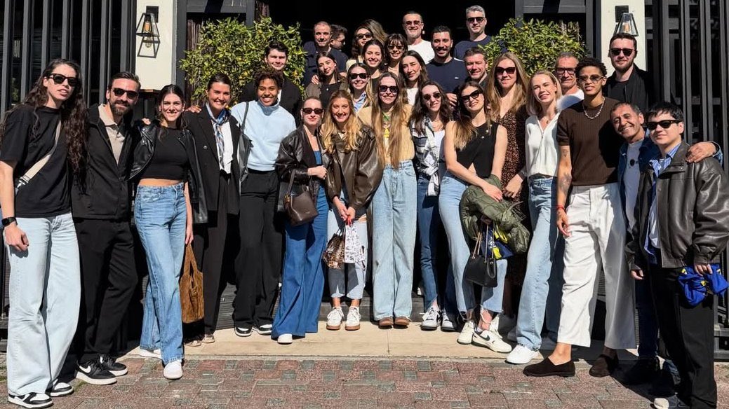 luckywomen35's tweet photo. Benim güzel ailem, hepinizi çok seviyorum 💛💙
#fenerbahçe #vargas #edaerdem #orro #handebaladın #arinafedorovtseva https://t.co/pF4UcxjUJt