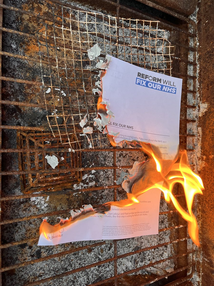rem257's tweet photo. At least it burned well 👌

@Plaid_Cymru &amp; @Gwlad_Gwlad are the only two credible parties who will put 🏴󠁧󠁢󠁷󠁬󠁳󠁿 first.

#notoreform https://t.co/3NCkVrHwEi