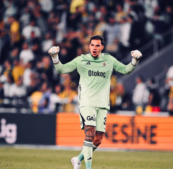 Sekocia13's tweet photo. Maçın adamının da Ederson Moraes olması da ayrı bir konu yedirmeyeceğiz!
Ayrıca en iyi ortayı da o kesti, onuda geçmeyelim..
Ederson Moraes! https://t.co/ReacEXo8hC