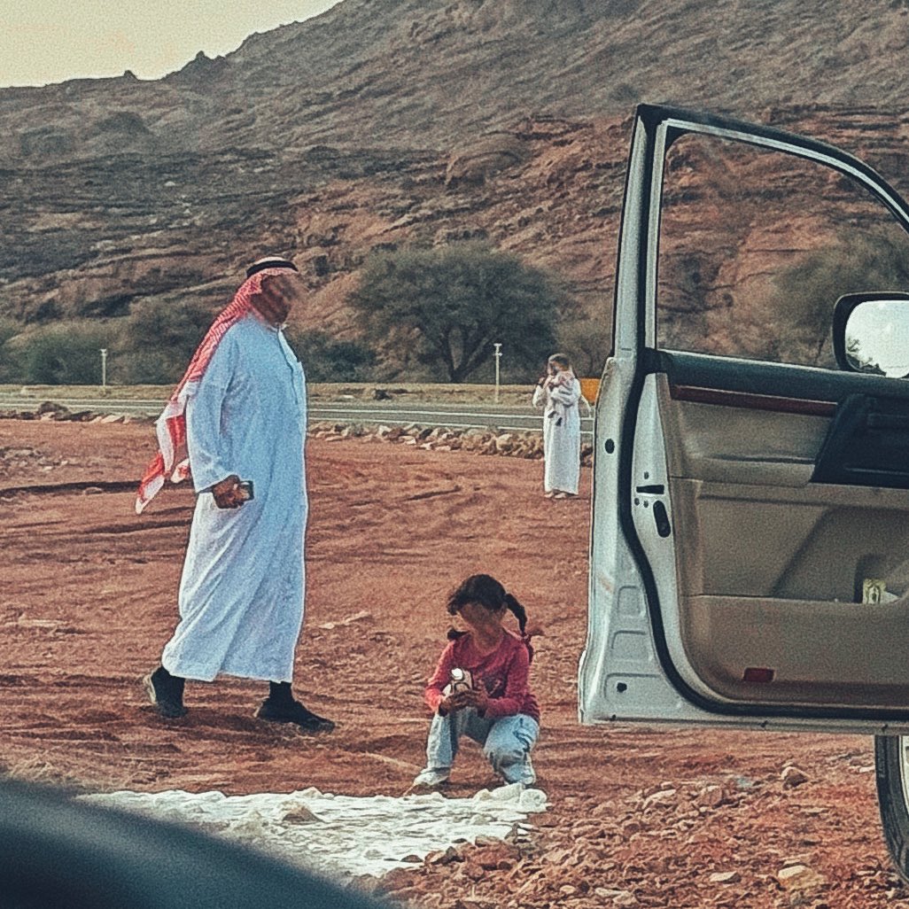 Q9R_4's tweet photo. كم سطْح غاص الباطن وْكم طِفَح ساس
يعني مثل : تصفّح القوم شاعر

لايغرّك القاسي ياكم جِلْف؛ حسّاس
يقدّس ش��عوره قداسة مشاعر

" بعض الصور من كثر ما تْثير الإحساس
ما كنّك ألّا لاقطه بالمشاعر "

#وصف_الصورة https://t.co/GulQnUKMgW