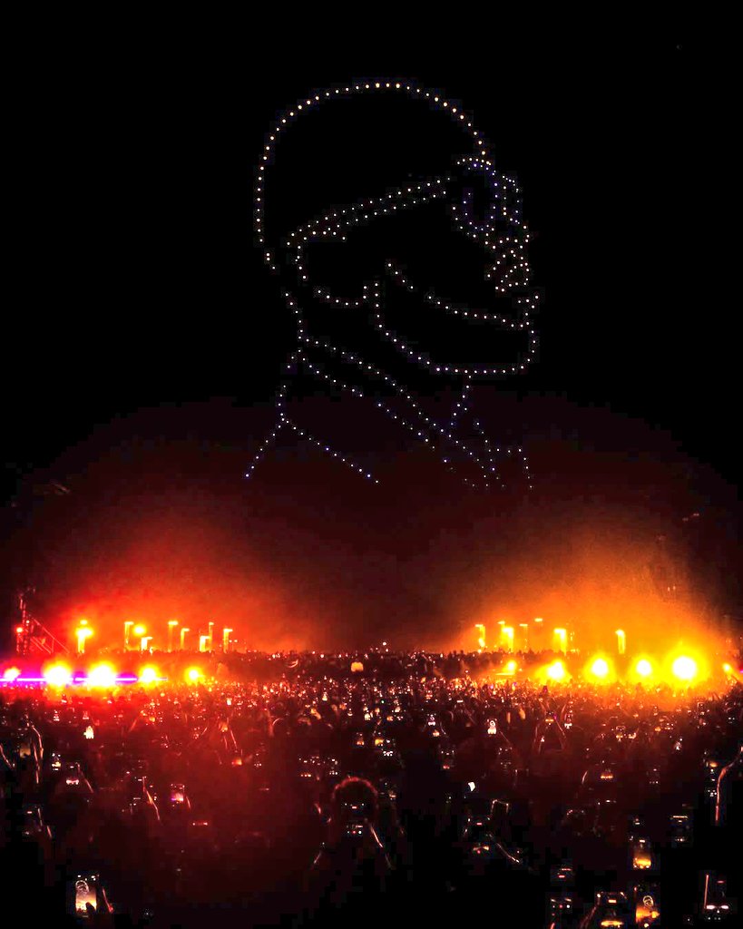 tndaba's tweet image. A moment bigger than music. 🇿🇦
Thousands gathered. Lights in the sky. A legend in his element.

@RealBlackCoffee continues to redefine what a live experience looks like in 2026. 🔥✨

#BlackCoffee #LiveExperience #NDABANEWS