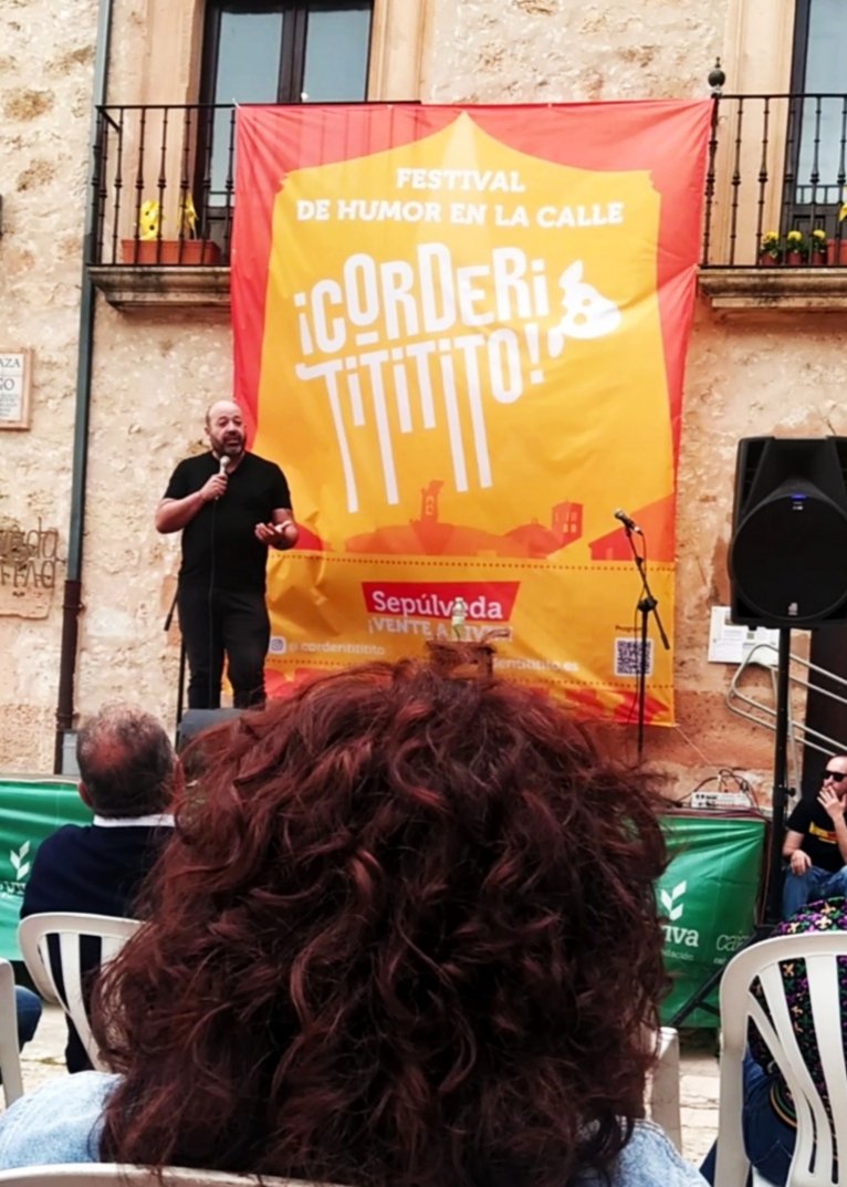 DavisCorpa's tweet photo. 💚Feliz del Segundo premio en el Concurso de Monólogos en el IV Festival del @corderitititito 🤩🙌🏻 Gracias por darme la oportunidad de formar parte de esta fiesta tan bonita dedicada al humor, lo disfruté muchísimo.🥰👏🏻👏🏻👏🏻👏🏻
💚Ha sido un fin de semana precioso.
#humorenlacalle https://t.co/jSRloqZkgJ