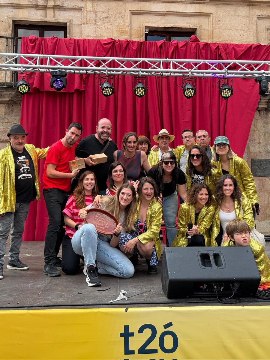 DavisCorpa's tweet photo. 💚Feliz del Segundo premio en el Concurso de Monólogos en el IV Festival del @corderitititito 🤩🙌🏻 Gracias por darme la oportunidad de formar parte de esta fiesta tan bonita dedicada al humor, lo disfruté muchísimo.🥰👏🏻👏🏻👏🏻👏🏻
💚Ha sido un fin de semana precioso.
#humorenlacalle https://t.co/jSRloqZkgJ
