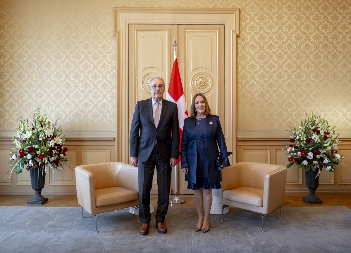 filartigacyn's tweet photo. Hoy, 21 de abril, tuve el inmenso honor de presentar al Presidente del Consejo Federal de la Confederación Suiza🇨🇭, S.E. @ParmelinG, mis cartas credenciales como Embajadora de la República del Paraguay🇵🇾, concurrente desde Francia. Compromiso y gratitud. https://t.co/OO0U2vw97L