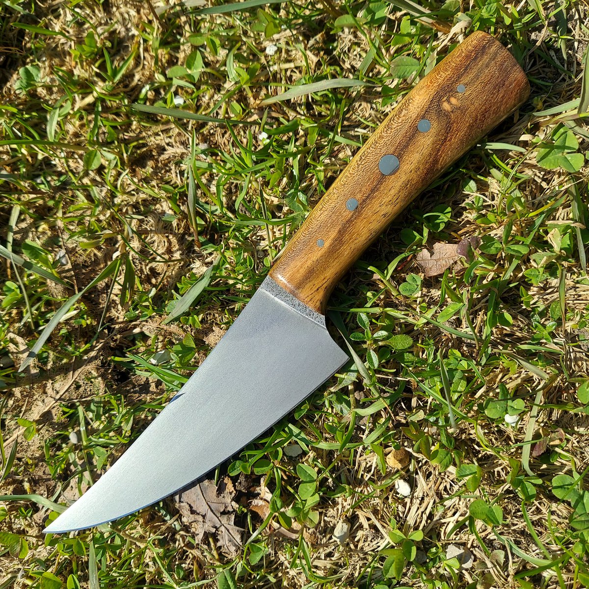 Finished up another knife,  based off of an old buzzsaw blade.  4.75" blade