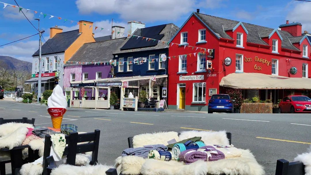 ThisIsIreland3's tweet image. The beautiful &amp;amp; colourful Sneem 💚
It's just such a quaint little place 🇮🇪

📍Sneem, County Kerry - Ireland ☘️

📸 Kerry Experience Tours

#Sneem #Kerry #Ireland #Quaint #Wildatlanticway #Colour