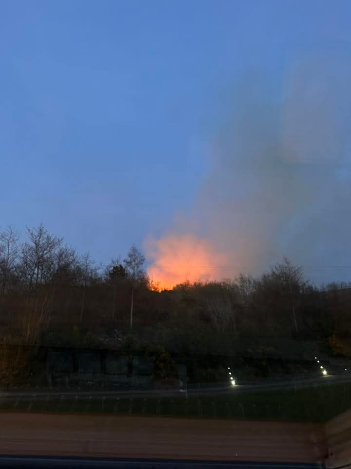 DonegalWeatherC's tweet image. 🔥 A wildfire this evening up Mountain Top, Letterkenny, Donegal

This follow a condition orange fire risk issued this evening which is in place until the 27th of April.

Image by Declan Mc Eleney

#wildfire #Donegal #letterkenny #mountaintop #fire #wind #weather #fblifestyle