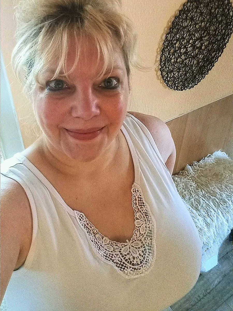 Next Door Sandra tweet media