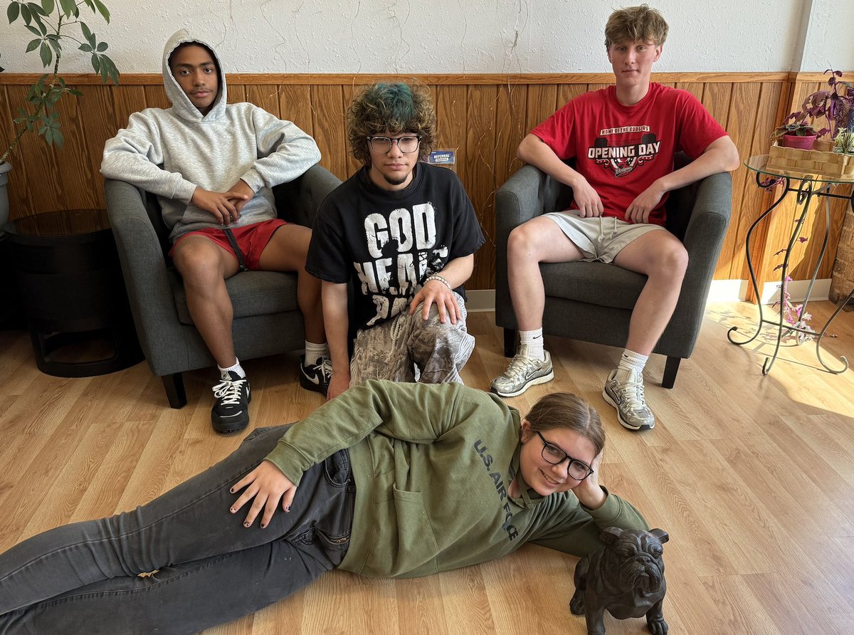 spinmarkket's tweet photo. FDSH Freshman invaded Spin Markket!

Photo #1: Dogs are the best. #bulldogs
Photo #2: The Good Life. #chilling
Photo #3: Spin Markket is the best! - Brogan #wisewords
Photo #4: Chilling with the dogs! #bulldogs https://t.co/fY3ZSAJnVE