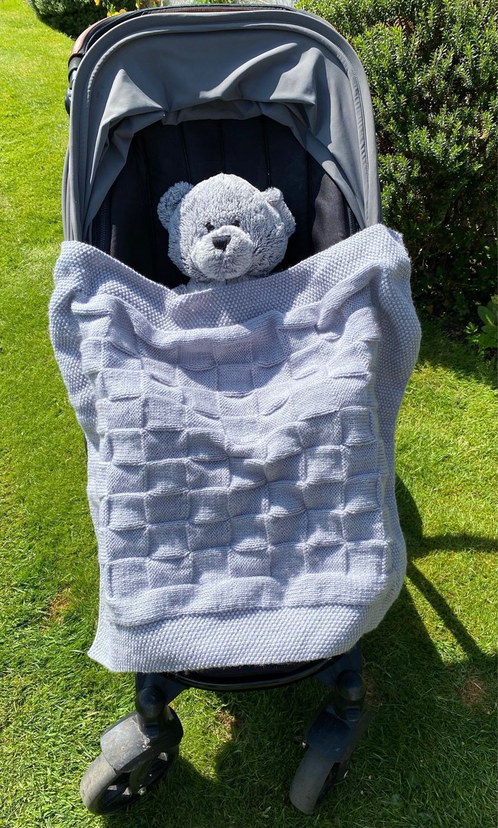Tanyawarren's tweet image. This baby blanket is just one of a selection at Bitzas.  This one is ready to dispatch immediately 😊  Perfect size for a pram or pushchair.

bitzas.etsy.com/listing/147266…

#giftidea #firsttmaster  #MHHSBD #UKMakers