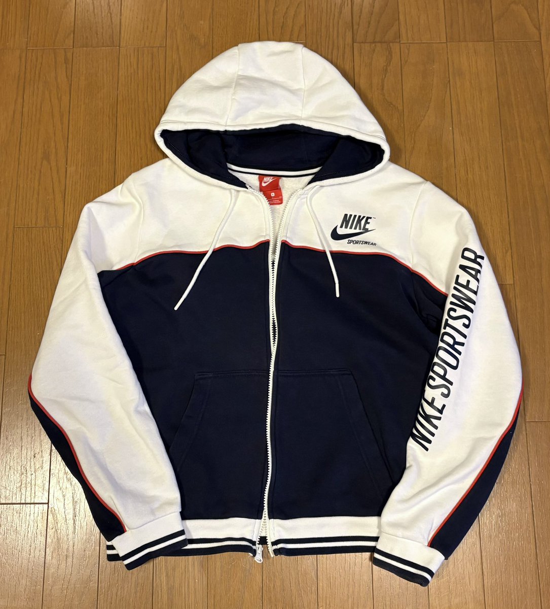 SU1EpFOktCDdNao's tweet image. #アメカジ
昨日届いたメル買いナイキTシャツ、風車&amp;amp;ゴツナイキ😂
サイズMで着丈短いながら身幅有り、
パーカーは数年前にドンドンダウン、サイズS実寸M、
ジーパンにジャージやこーゆーの合わせは浜ちゃんスタイルか😅