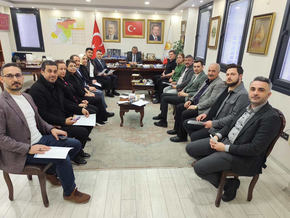 Belediye Başkanımız Ahmet Cin ve İl Sorumlumuz Manolya Demirören’in katılımlarıyla haftalık yürütme ve yönetim kurulu toplantımızı gerçekleştirdik.

Teşkilat çalışmalarımızı kapsamlı şekilde istişare ederek, birlik ve beraberliğimizi pekiştirecek, koordinasyonumuzu daha da