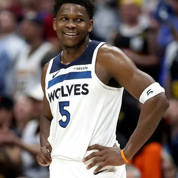 OkashiiMemes's tweet photo. Anthony Edwards told Ethan Lo to lock in on guarding Jokic in the 4th quarter:  

“I told him we ain't bringing no double team. You're gonna guard him one on one all night and stop reaching because he's gonna flop and they're gonna call a foul. So just play him straight up.” https://t.co/zUXSOZbQZX