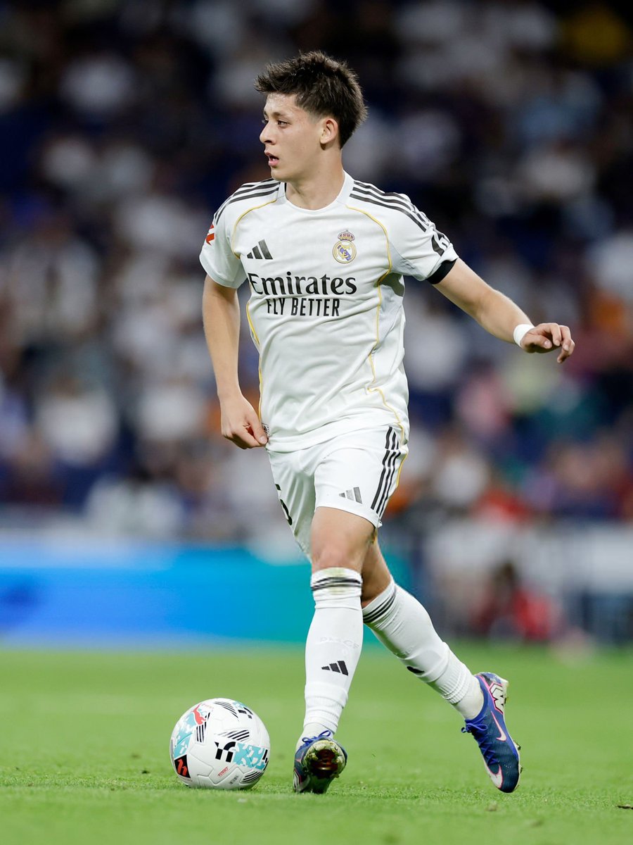 iHQGuler's tweet image. Arda Güler in the first half:

• 48 Touches 
• 37/39 Passes completed (95%)
• 6 Passes into final third
• 2 Chances created
• 2 Key passes 
• 5 Long balls
• 1 Dribble
• 1 Shot 
• 1 Tackle 
• 1 Interception
• 5/5 Duels won (100%)
• 4 Recoveries

🌟 8.0 (Highest)