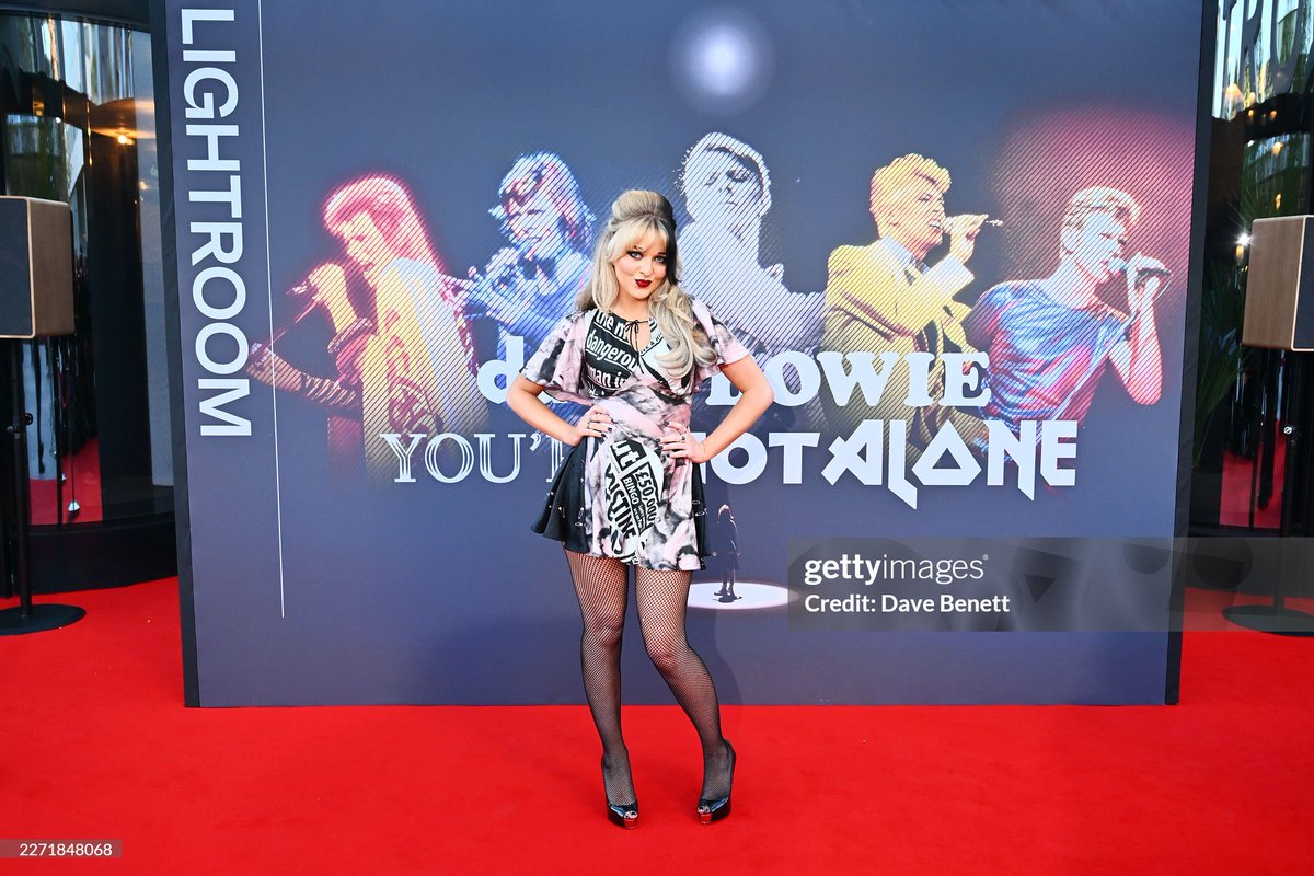 luvcathq's tweet photo. luvcat at the premiere of ‘David Bowie: you are not alone’ tonight in London! 🇬🇧
📷: getty/credits in images !
#luvcat #DavidBowie https://t.co/1ZBY1dTDP1