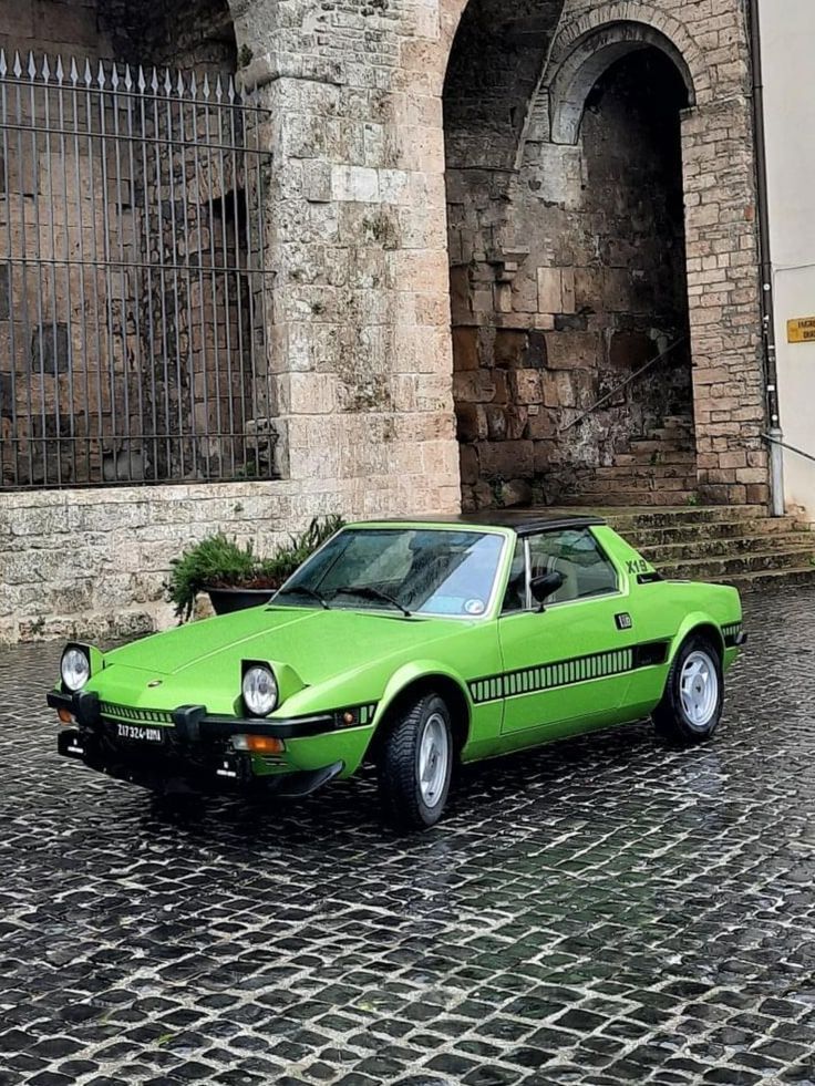 Retromania4ever's tweet image. ✅⬜🟥 1977 #Fiat X1/9
Bodywork designed by Marcello Gandini of Bertone.